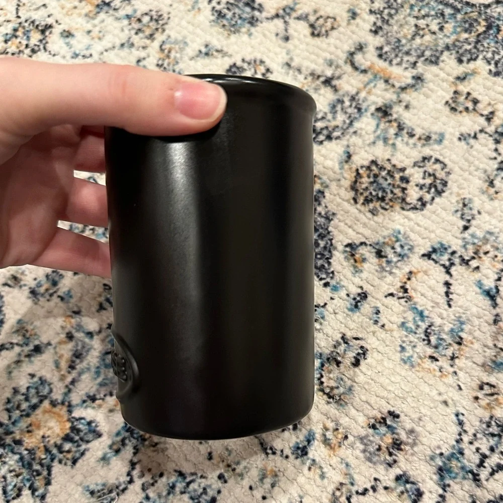 Black ceramic toothbrush holder